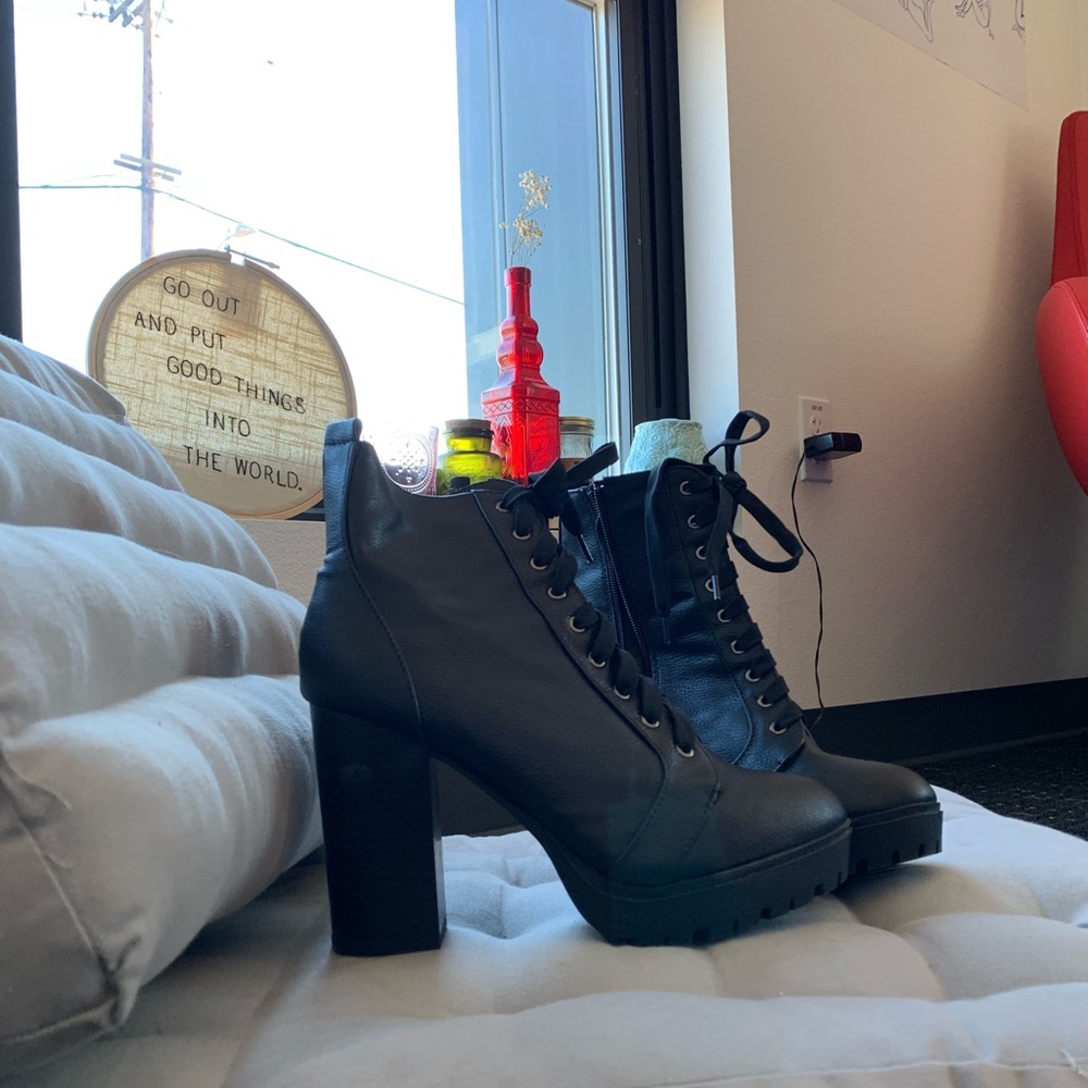 Lace up black heeled booties!